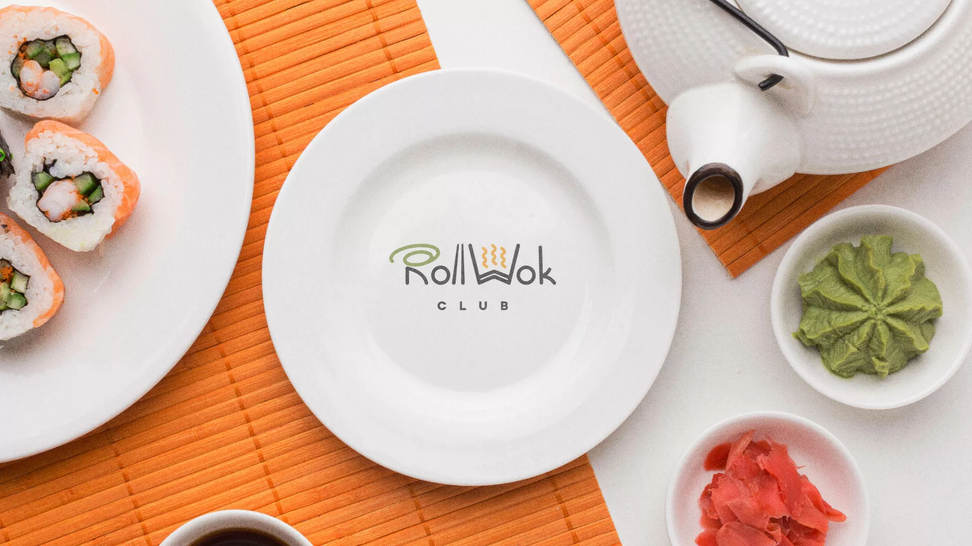 Разработка логотипа и фирменного стиля в Александровске для суши-бара «Roll Wok Club»